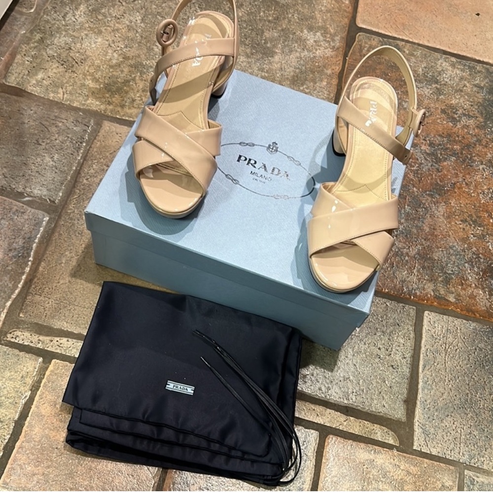 Prada Vernice Crisscross Calzature Donna Platform Sandals in Cirpia, Size-8,5